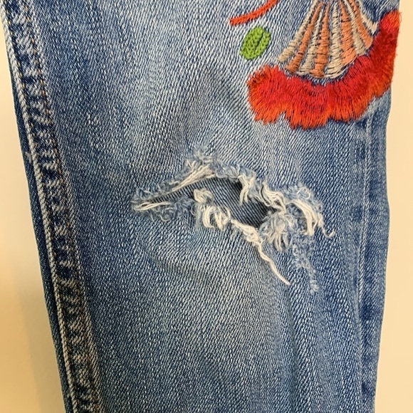 Zara Trafaluc Denimwear | Floral Embroidered Distressed 5 Pocket Blue Jeans 2 - Picture 11 of 17